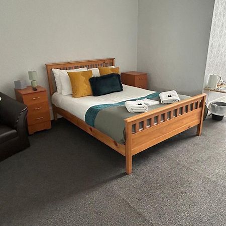 The Wheatley Hotel Донкастер Экстерьер фото