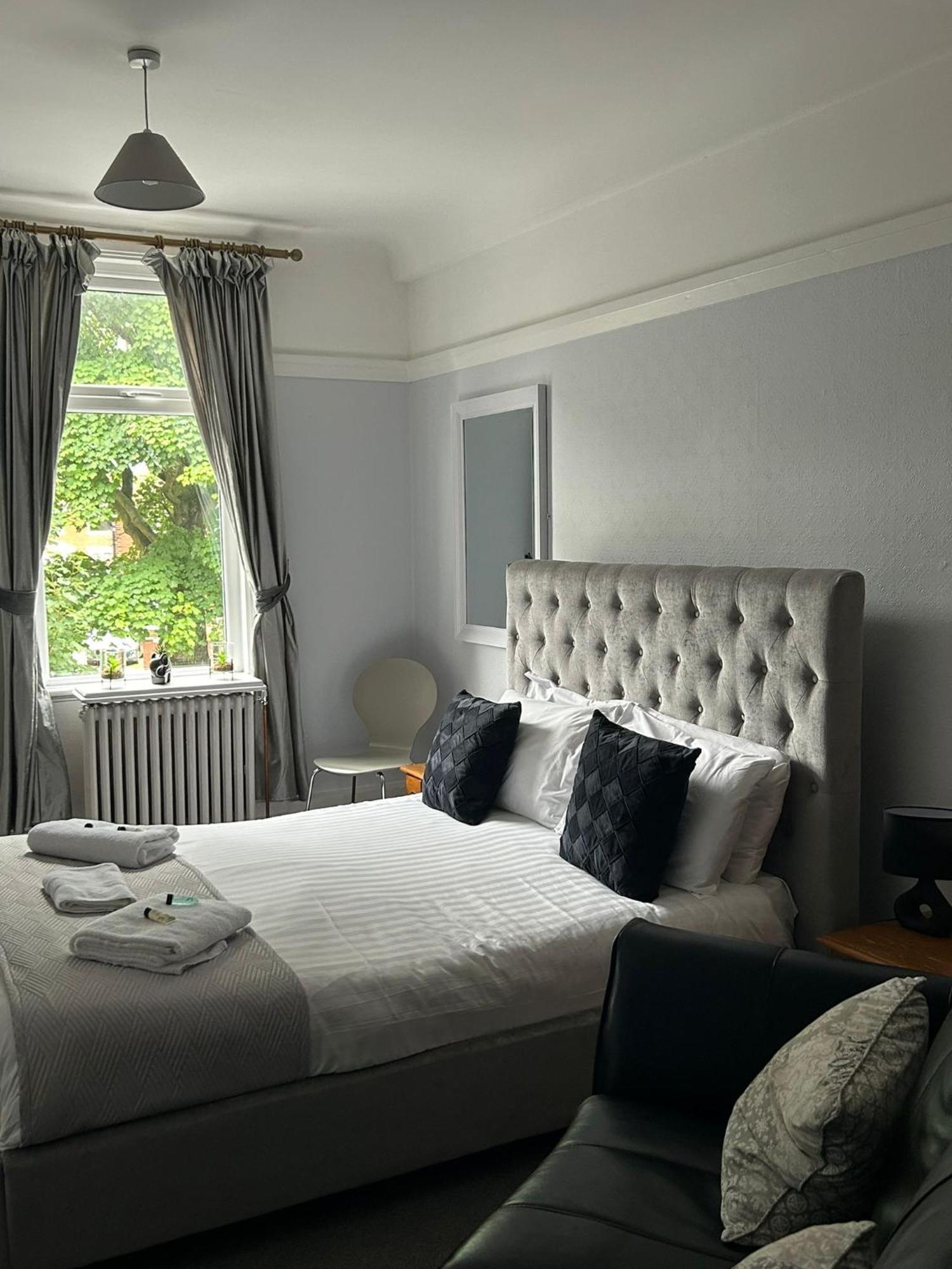 The Wheatley Hotel Донкастер Экстерьер фото